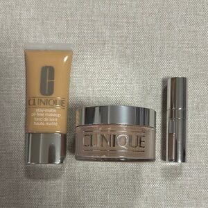 Clinique Stay-Matte Oil Free Makeup and 04 Blended Face Powder with Brush Set